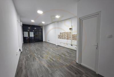 Spațiu comercial, de 40 mp, în Central - 4