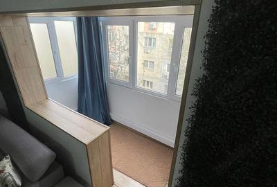 Apartament cu 4 camere decomandat, mobilat în CET - 10