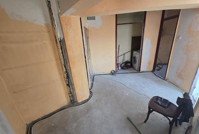 Langa Sud Plaza. Decomandat. Centrala proprie. 2 Balcoane, Debara. - 14