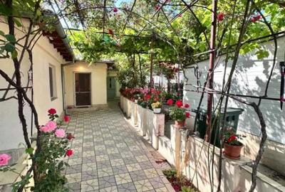 Casă cu 4 camere cu Canalizare în Ovidiu - 1