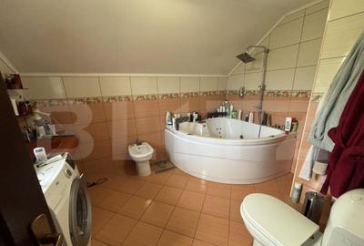 Casa de vanzare cu 4 camere, cartier Bradet - 8