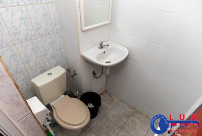 Spațiu comercial, de 60 mp, în Central - 8