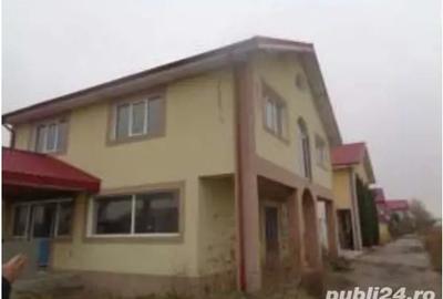 Casă în Domnești