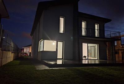 Casă cu 4 camere în Iris