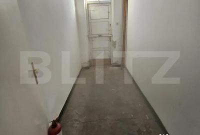 Spațiu comercial, de 50 mp, în Central - 3