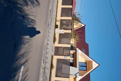 Casă cu 7 camere cu Teren 400 Mp în 23 August - 15