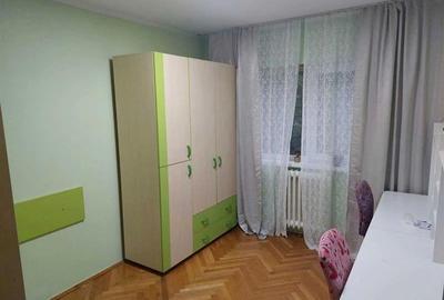 Apartament 3 camere decomandate , Parcare, Zona UMF - 4