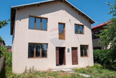 Vanzare vila cu 5 camere Parter+Etaj, str. Magnoliei - Pantelimon
