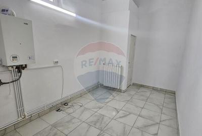 Spa?iu comercial de 40mp de inchiriat in zona 1 Mai - 3