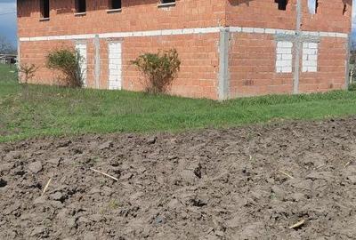 Casă cu 4 camere în Deveselu