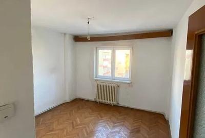 Apartament 3 camere  decomnadat , zona  Cetate - 2