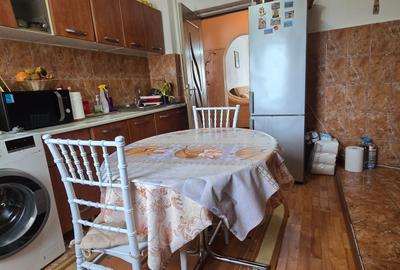 Apartament cu 3 camere decomandat în Micro 11 - 3