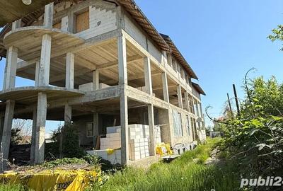 Casă cu 6 camere cu Teren 1628 Mp în Bungetu - 2