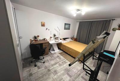 Apartament cu 3 camere decomandat, mobilat în Alexandru cel Bun