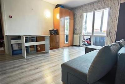 Vanzare apartament 2 camere, zona Scriitorilor, etajul 3/4 - 4