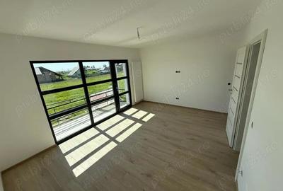 Casă cu 5 camere cu Teren 490 Mp în Păulești - 4