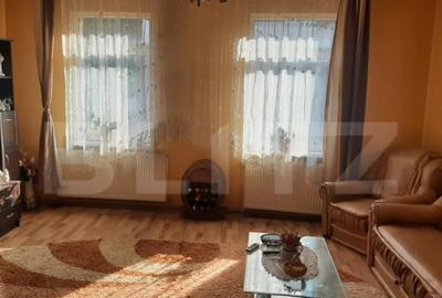 Casă cu 4 camere cu Teren 330 Mp în Central - 1