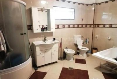 Casă cu 7 camere cu Teren 400 Mp în Domnești - 2