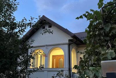 Casă cu 4 camere cu Teren 450 Mp în Central - 1