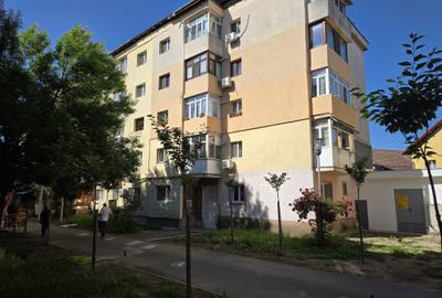 Apartament cu 3 camere decomandat în Central - 2