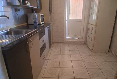 Apartament cu 2 camere decomandat, mobilat în Nicolina