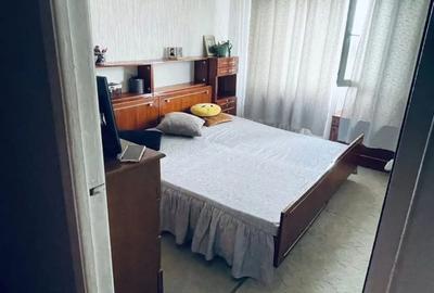 De vanzare apartament decomandat cu 3 camere - 1