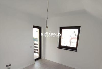 Casă cu 4 camere cu Teren 540 Mp în Sânpetru - 2