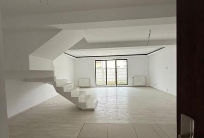 Triplex bine compartimentat, 5 camere si loc de parcare Triplex bine compartimentat, 5 camere si loc de parcare - 3