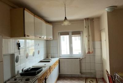 Apartament cu 3 camere decomandat, mobilat în Exterior Est - 1