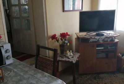 Casă cu 4 camere cu Teren 2290 Mp în Central - 1