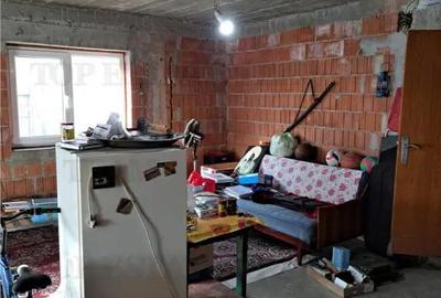 Casă cu 6 camere cu Canalizare în Dragomirești-Vale - 9