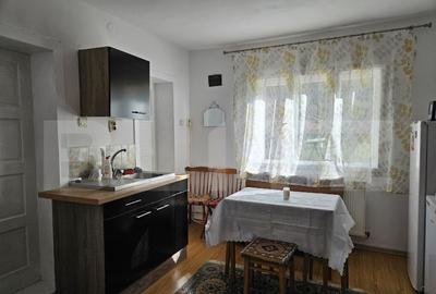 Casa spatioasa cu 4 camere, orasul Campeni - 1