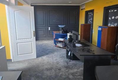 Casă cu Teren 380 Mp în Central - 4