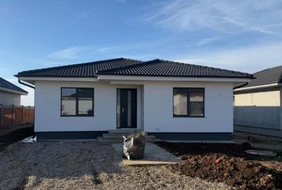 Casă cu 3 camere în Șerbănești - 1