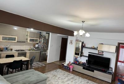 Apartament cu 3 camere decomandat în Nufărul - 5