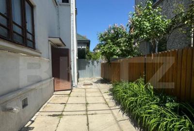 Casa rezidentiala de vanzare, cu 6 camere, 110 mp, zona Parc - 2