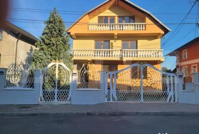 Casă cu 5 camere cu Teren 500 Mp în Central - 4