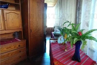 Casă cu 5 camere cu Garaj în Central - 3