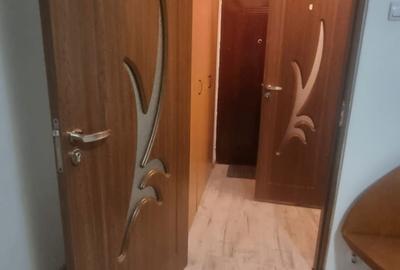 Garsonieră decomandată în Titan