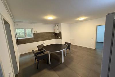 Apartament cu 3 camere semidecomandat în Florești