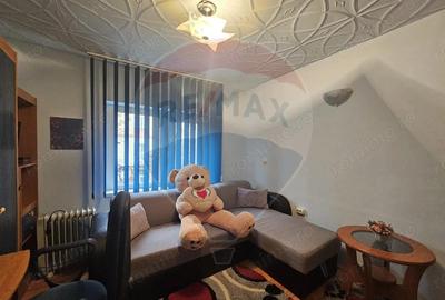 Apartament cu 3 camere semidecomandat în Central