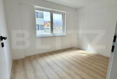 Apartament cu 3 camere decomandat în Micești