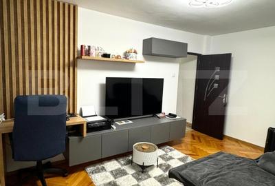 Apartament de vanzare, cu 3 camere, decomandat, etaj 1, zona Tractorul - 1