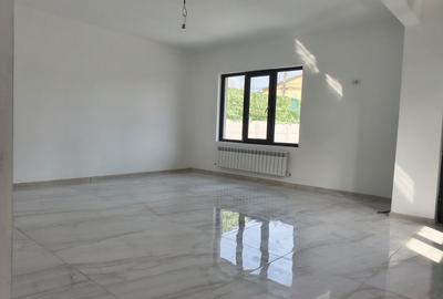 Casă cu 3 camere în Central