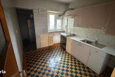 Apartament cu 3 camere decomandat în 1 Mai - 17