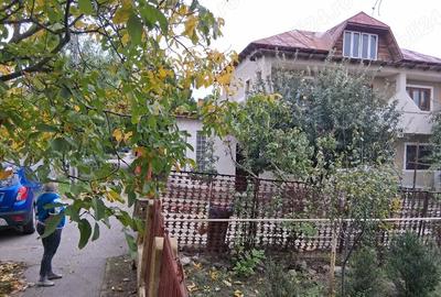 Casă cu Teren 600 Mp în Central - 2