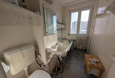 Corni?a etaj intermediar - 2 camere - Decomandat - 4