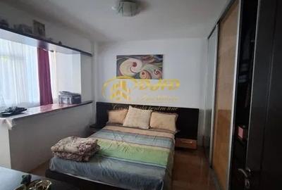 Ap. 3 camere decomandate în Podul de Piatră, lângă Palas - 1
