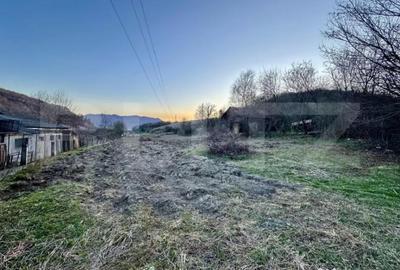 Teren de 4600 mp, în Central