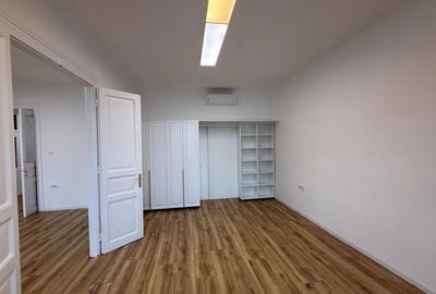 Apartament cu 4 camere în Central - 2